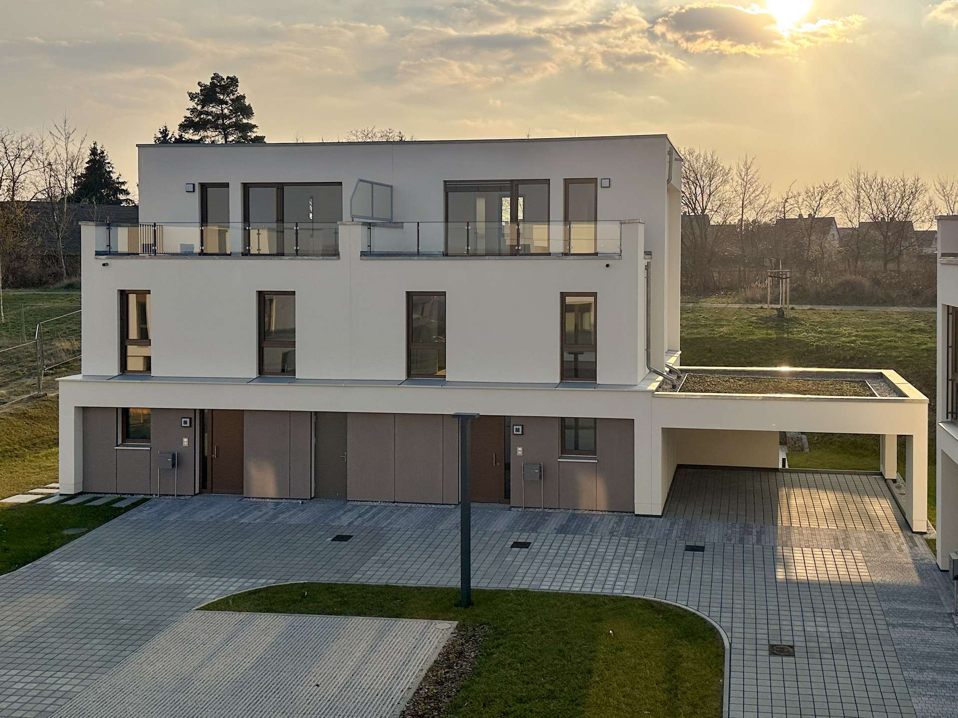 Doppelhaushälfte mit Carport