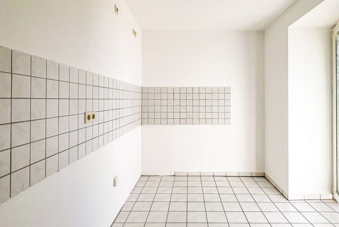 Küche mit Balkonzugang