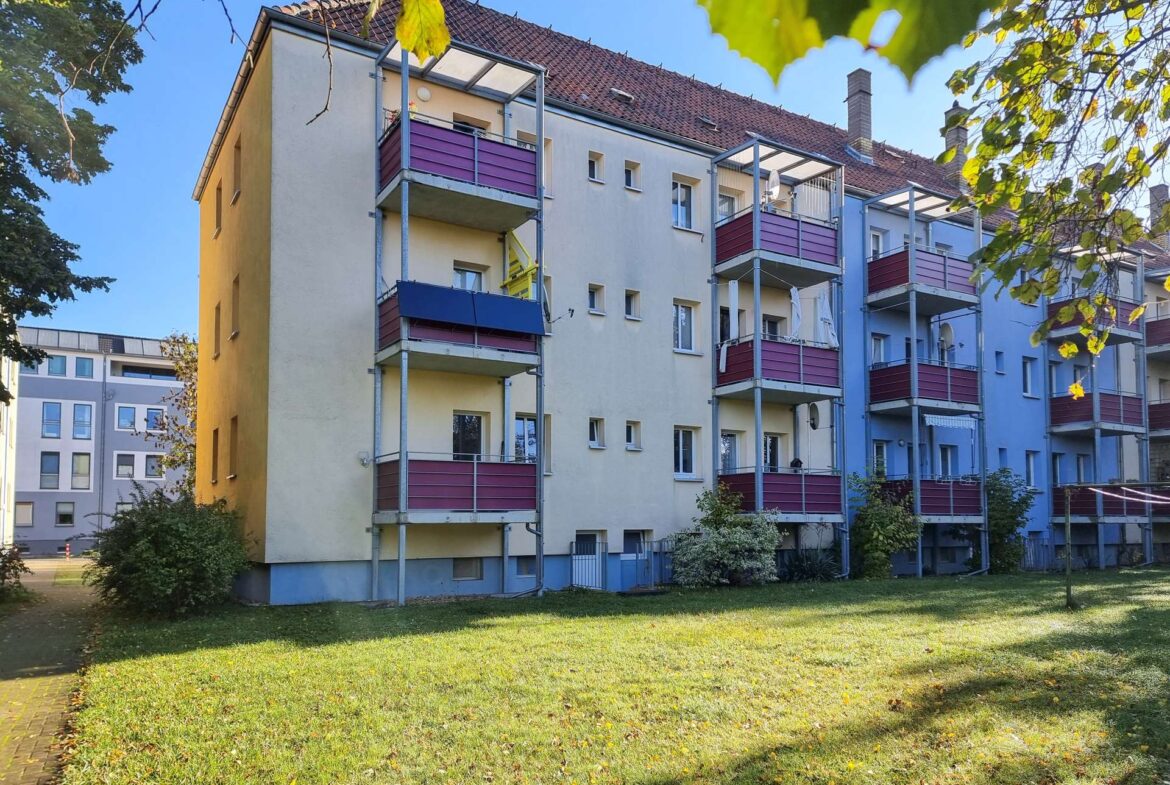 Gebäuderückseite mit Balkon