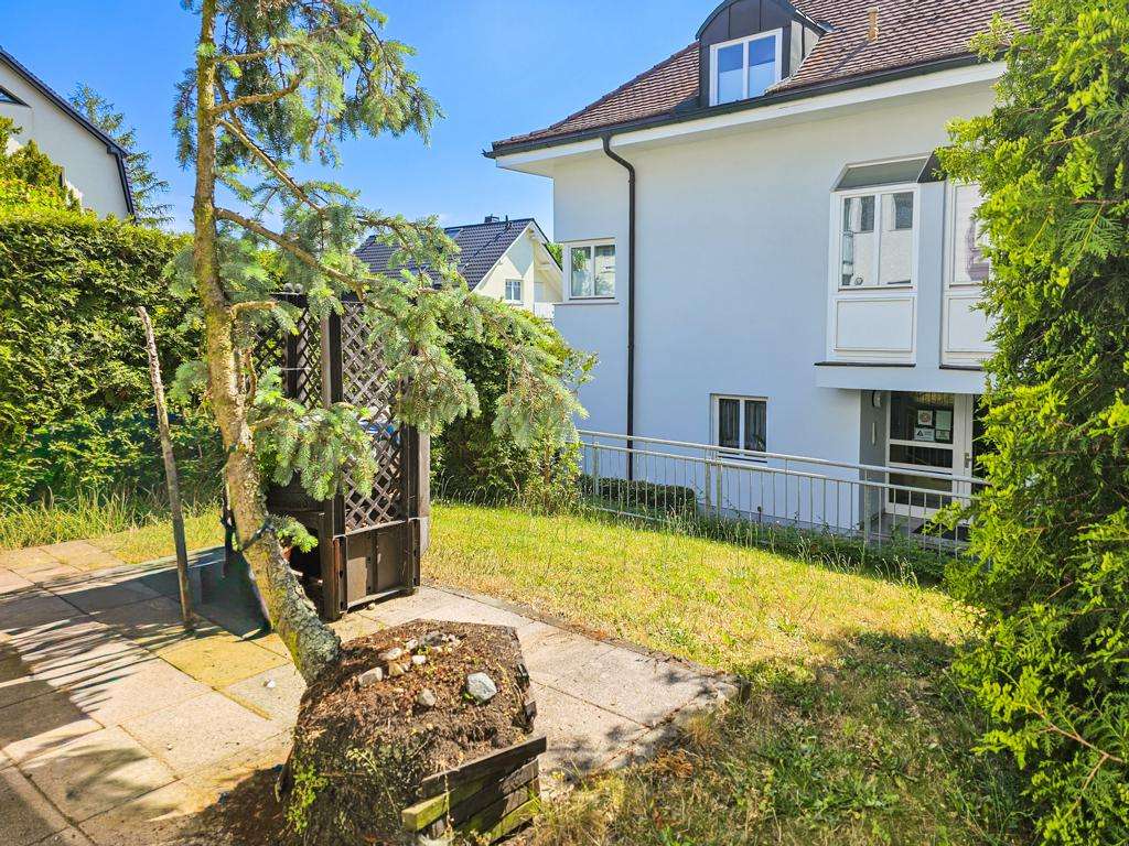 Terrasse und grüner Innenhof