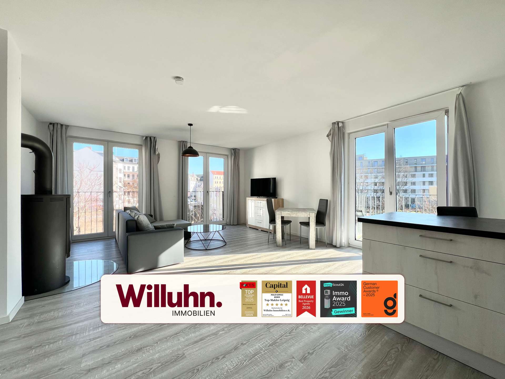 Wohnzimmer mit Kamin