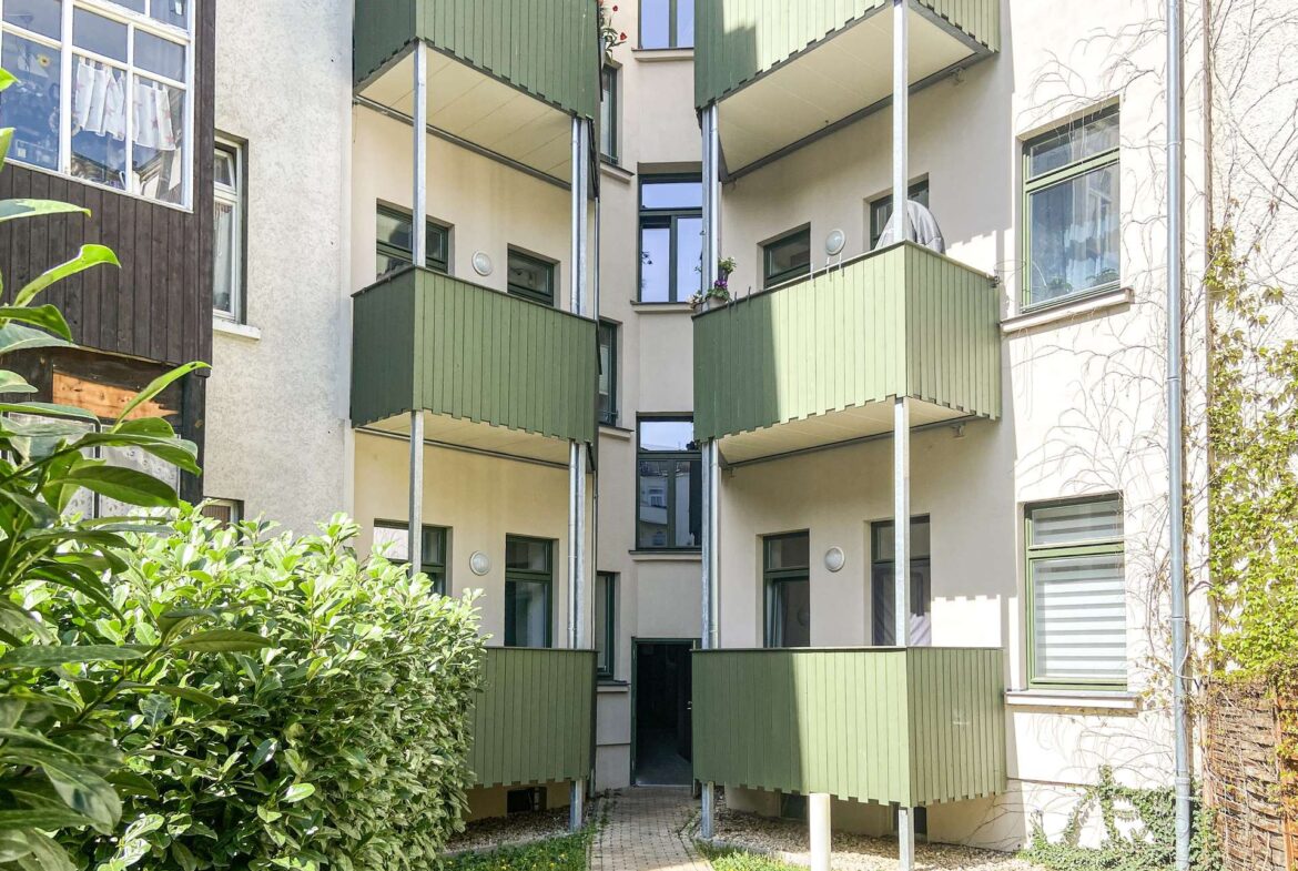 Hofansicht mit Balkonen