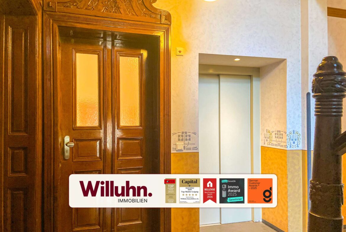 Treppenhaus mit Aufzug