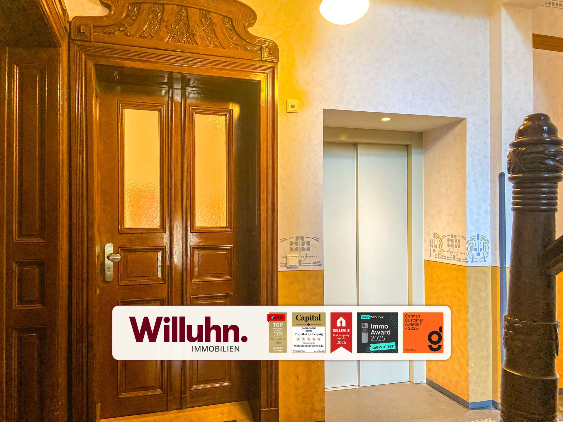 Treppenhaus mit Aufzug