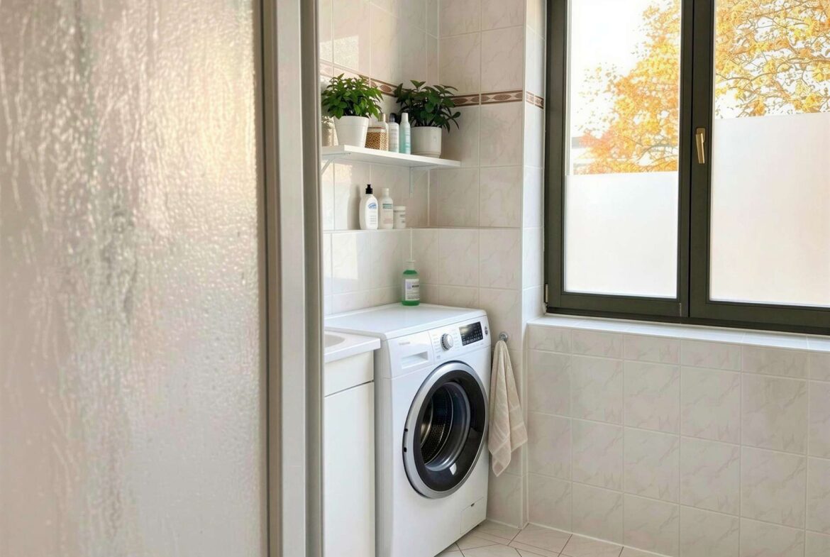 Badezimmer mit Fenster