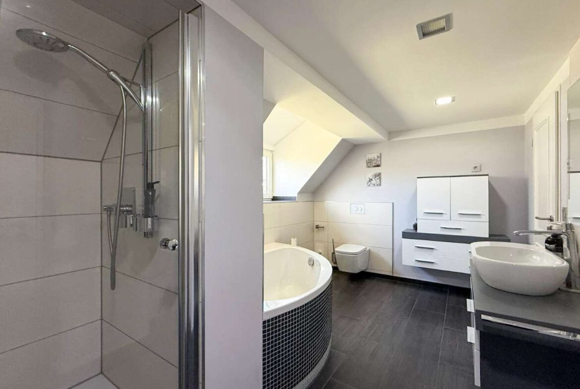 1. OG - Master-Badezimmer 