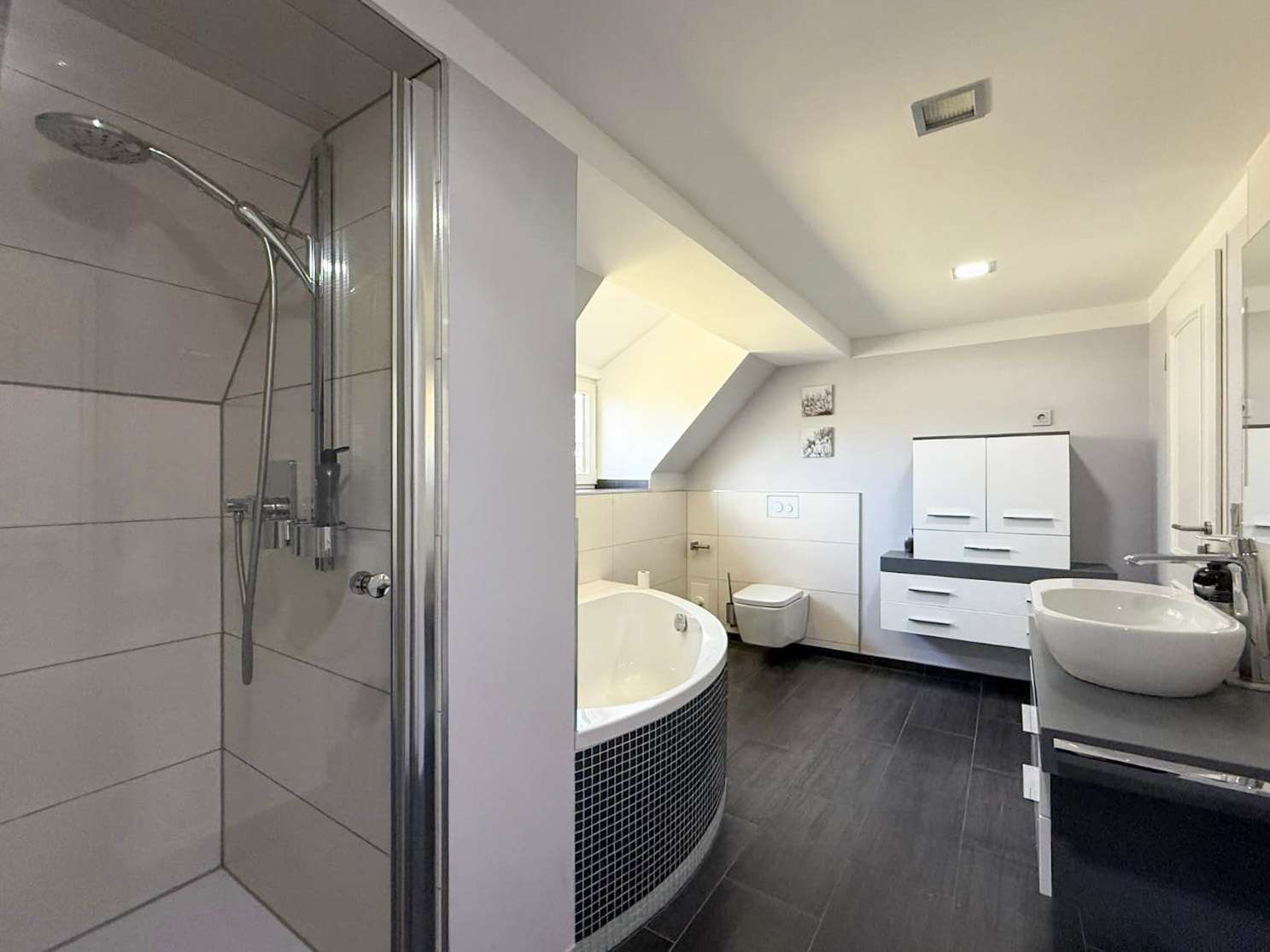 1. OG - Master-Badezimmer 