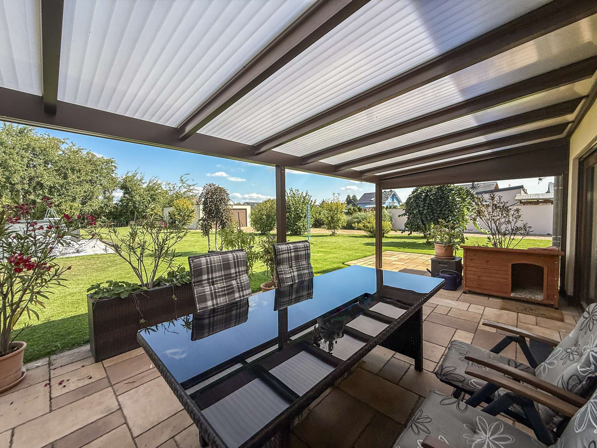 Überdachte Terrasse Haupthaus