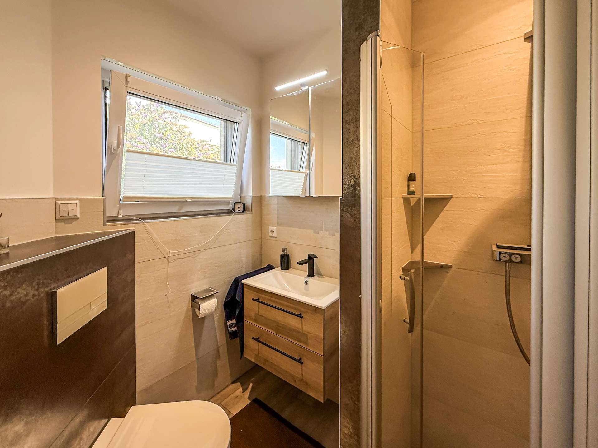 Gäste-Bad mit Dusche