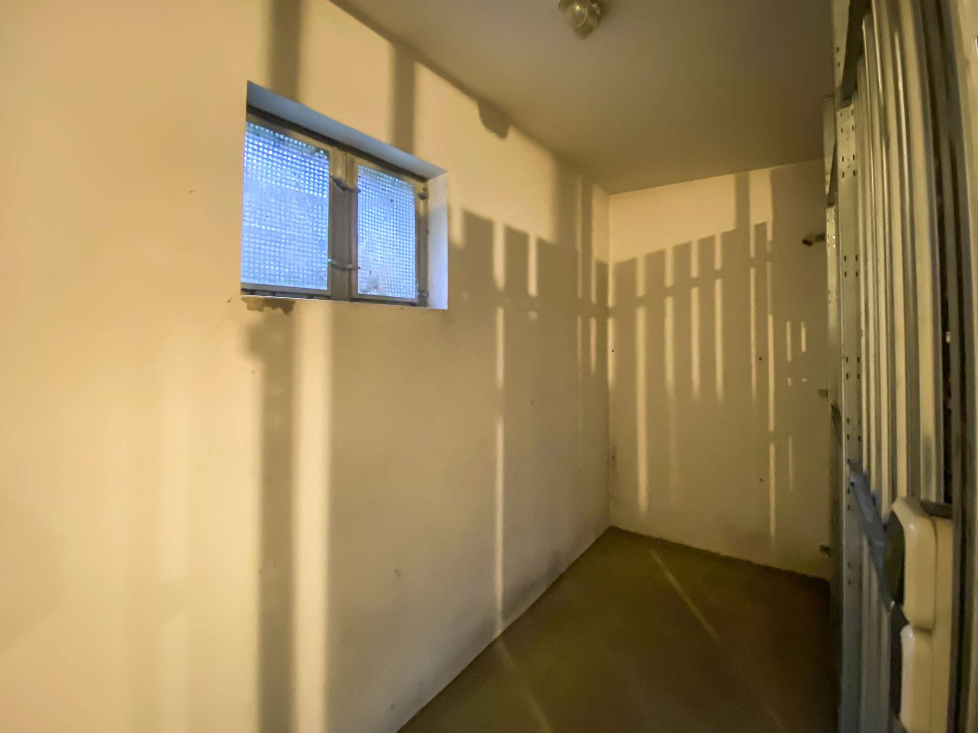 Zugehörige Kellerbox