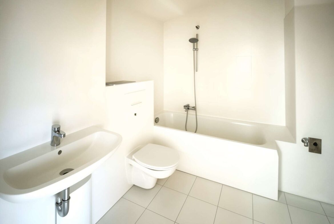 Bad mit Wanne und WM-Anschluss