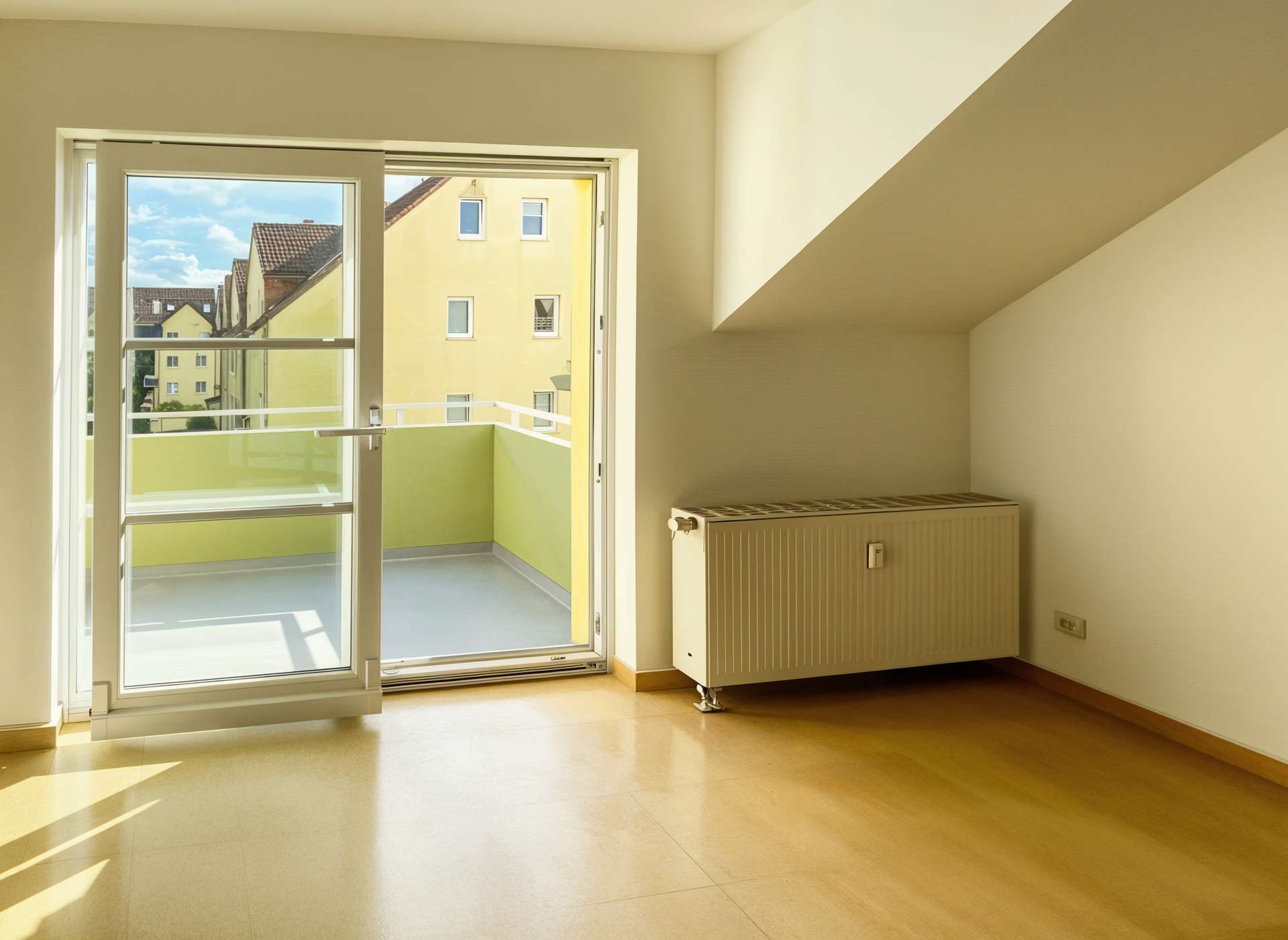 Wohnküche mit Balkonzugang