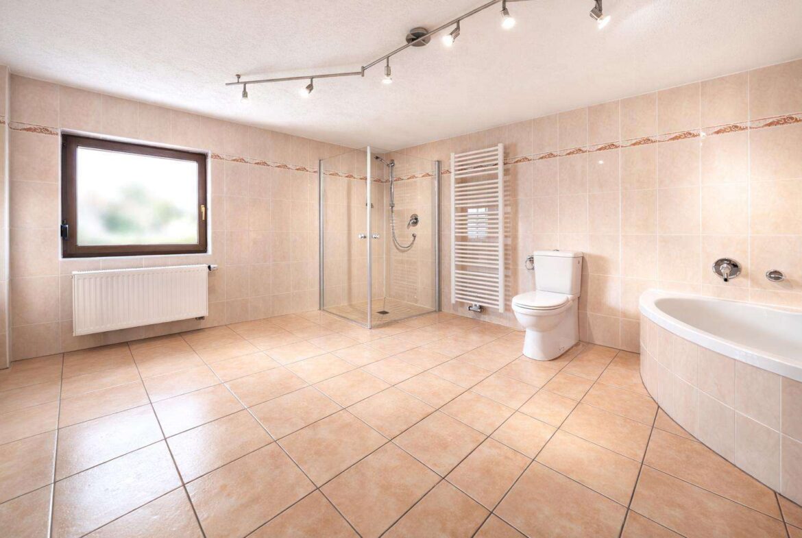 EG Großzügiges Badezimmer