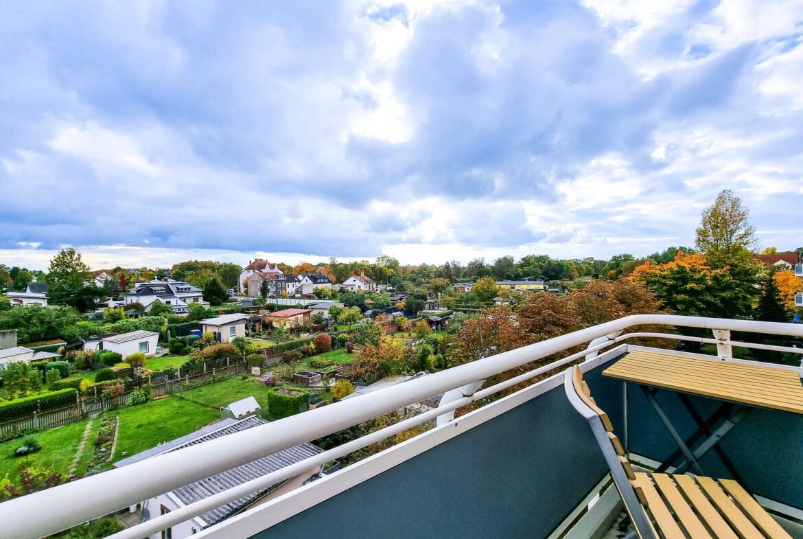 Balkon mit Blick ins Grün