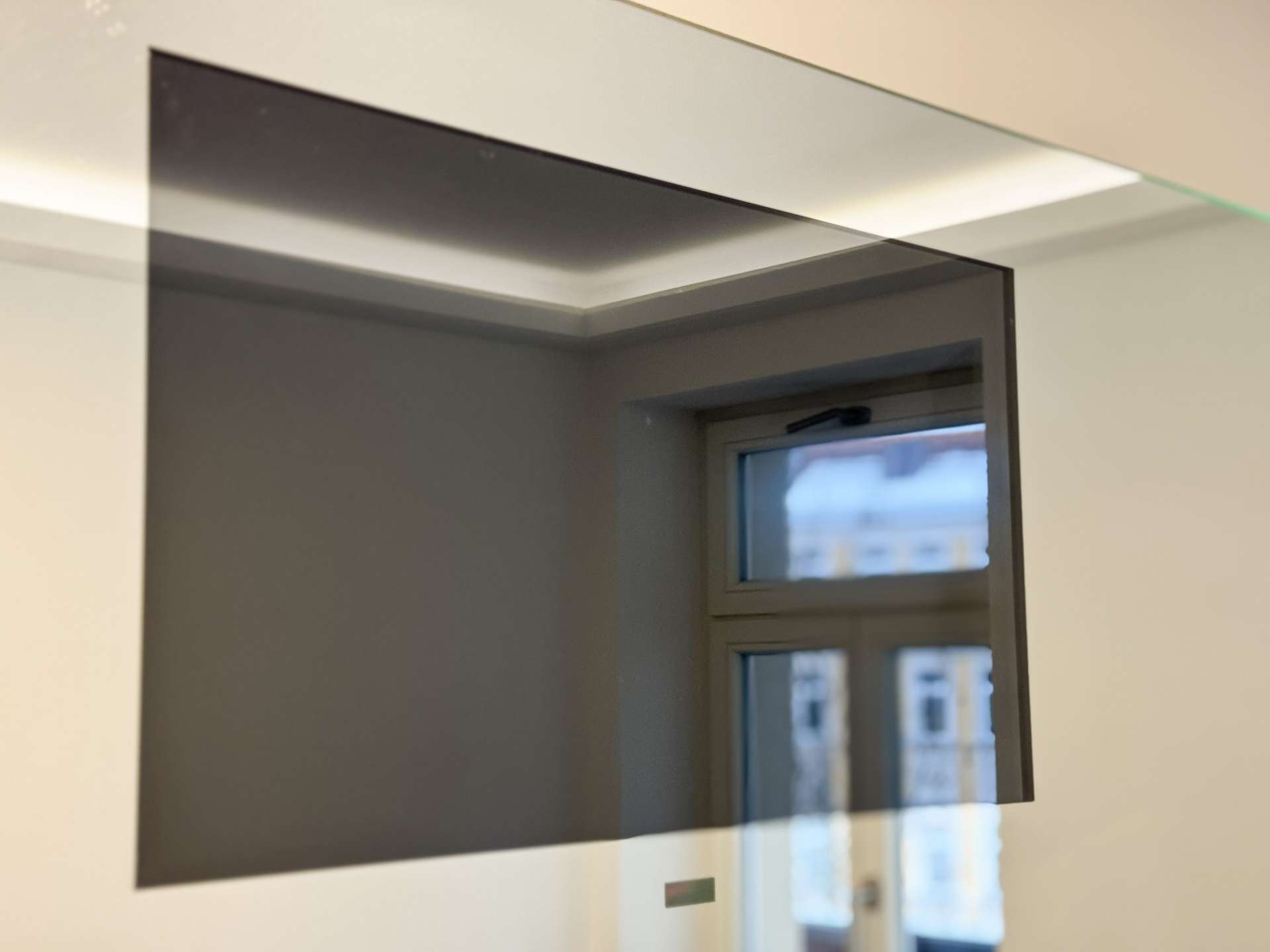 Badspiegel mit integrierter Beleuchtung und TV