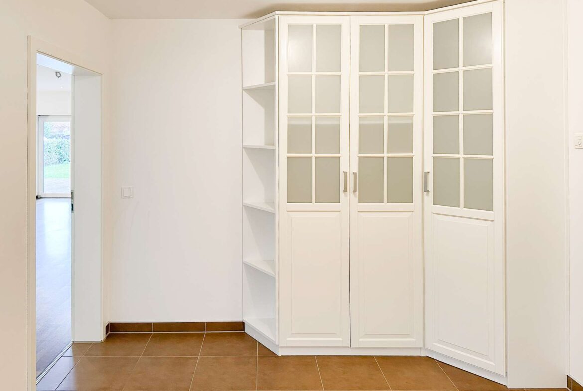 Flur mit Einbauschränken