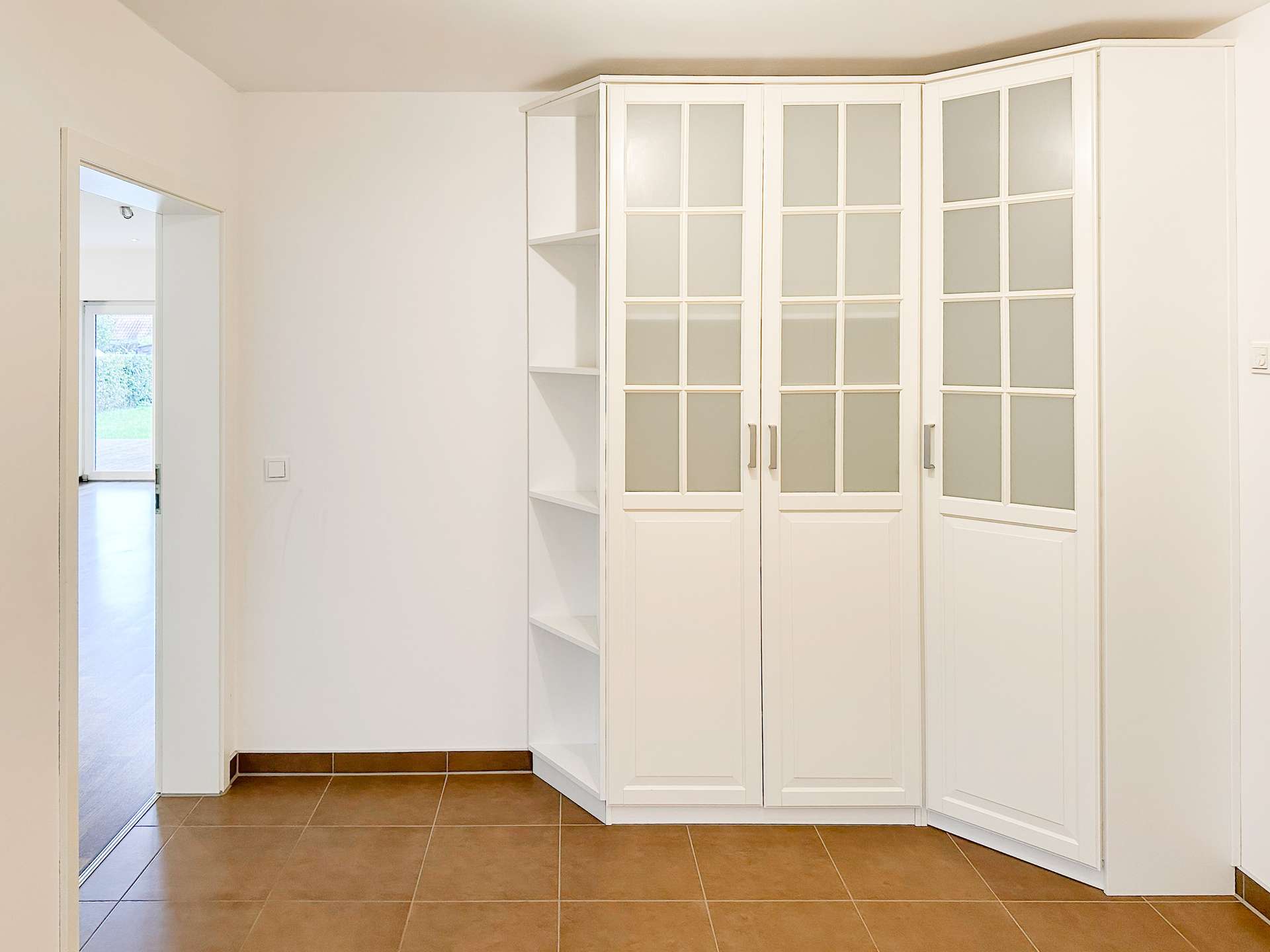 Flur mit Einbauschränken