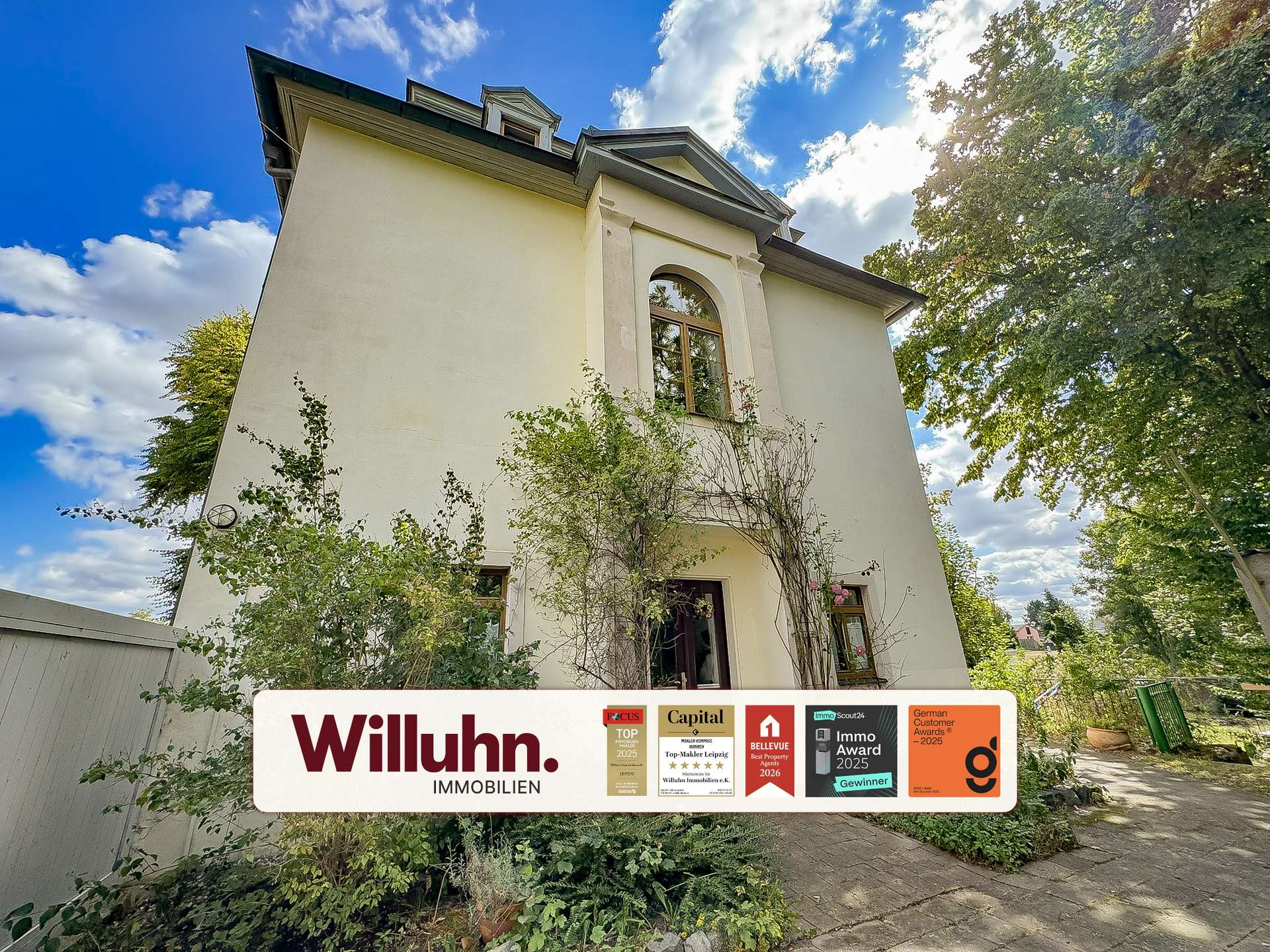 Titel Seitenansicht des historischen Herrenhauses