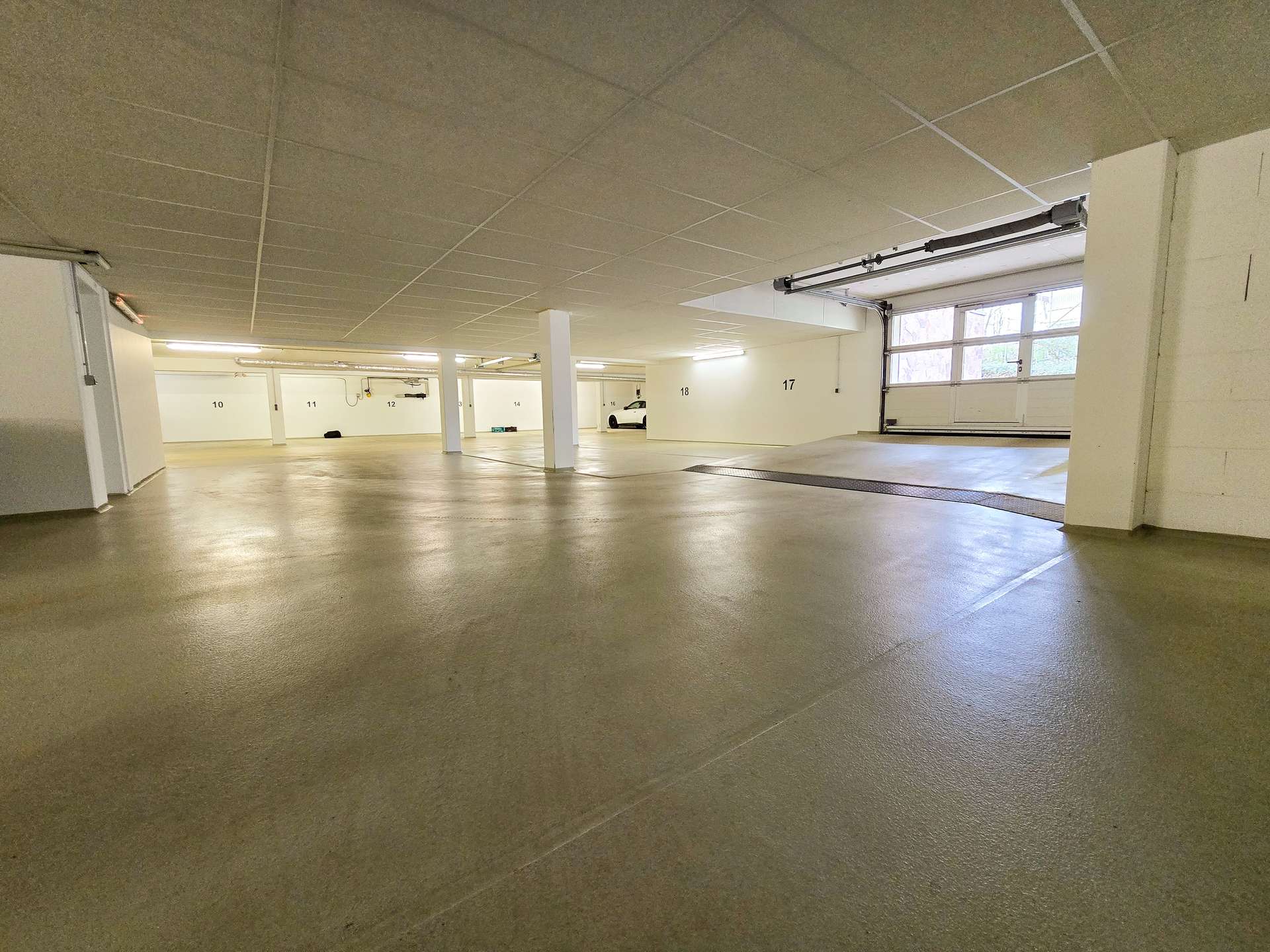 Tiefgaragenstellplatz optional