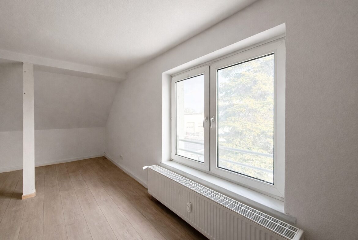 lichtdurchflutetes Wohnzimmer