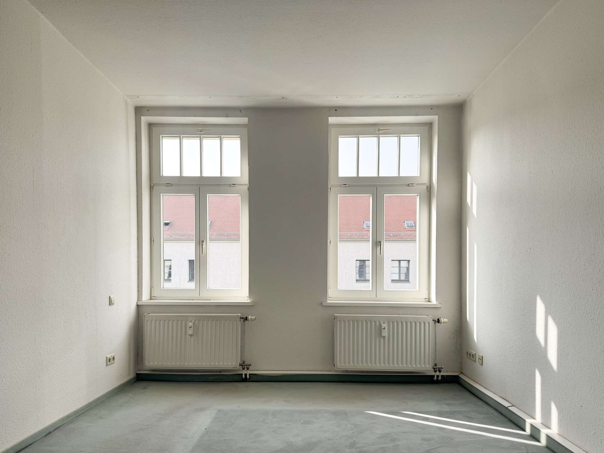 großzügiges Schlafzimmer
