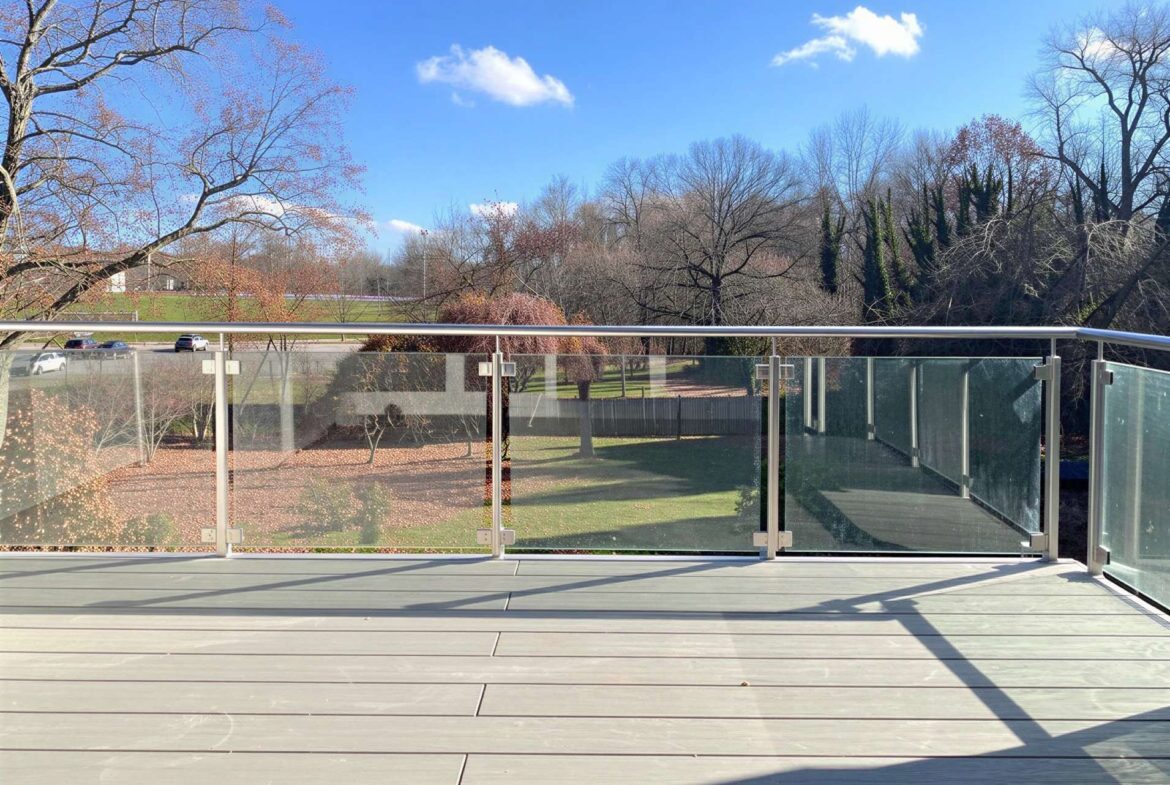 Balkon mit grünem Blick