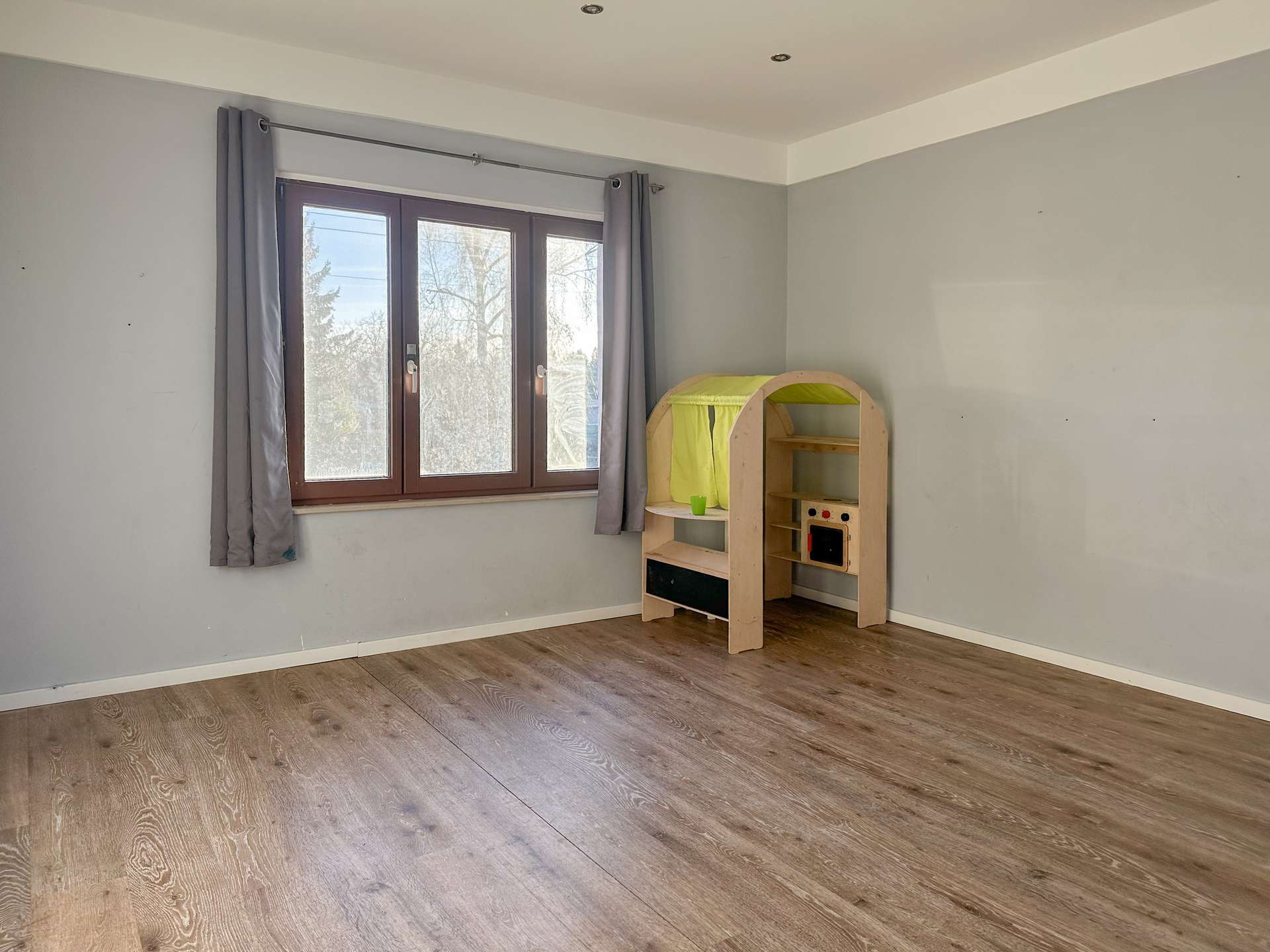 Großes Kinderzimmer