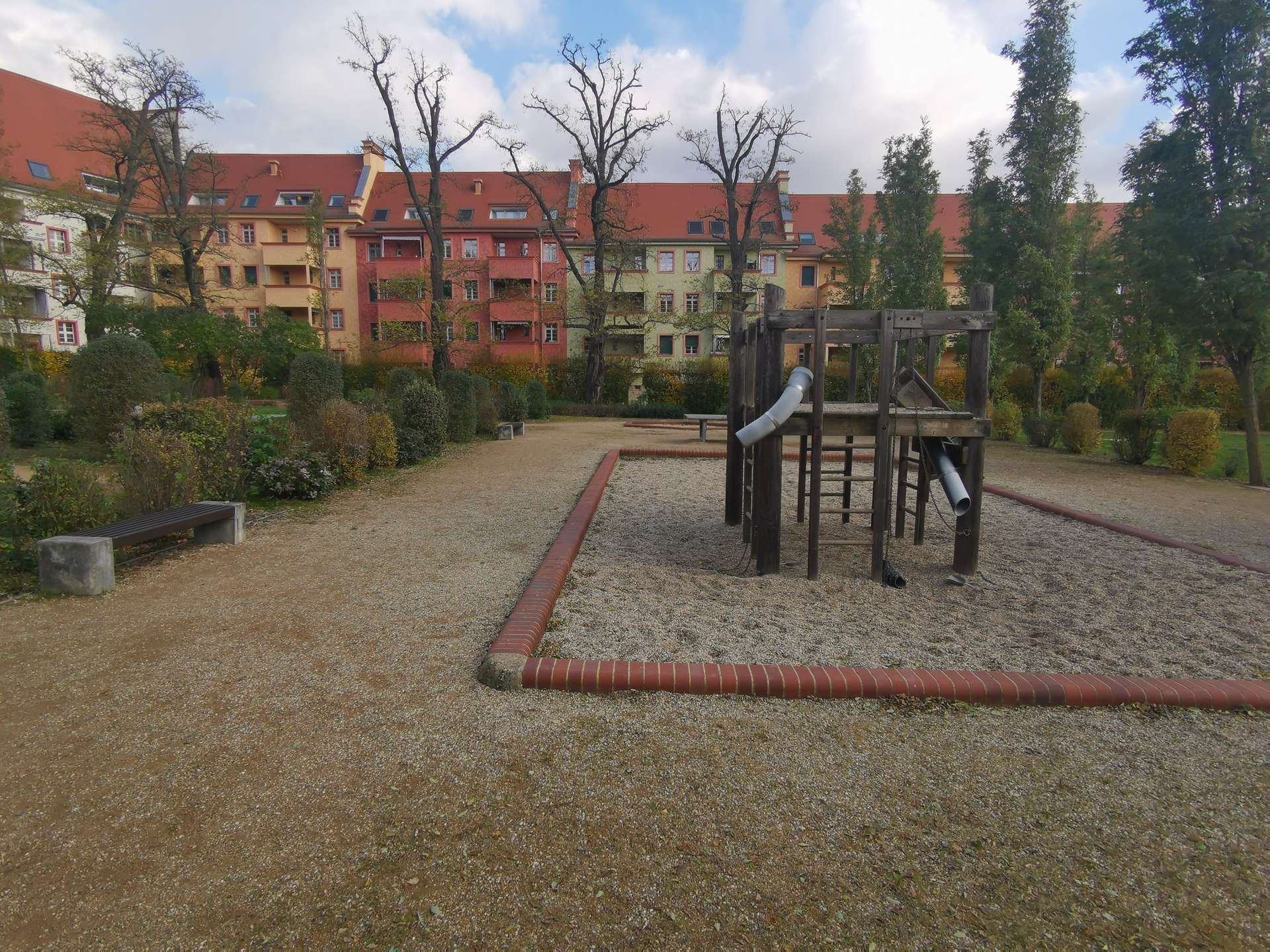 Parkähnlicher Hinterhof