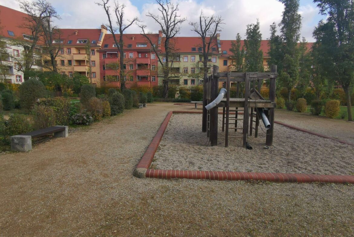 Parkähnlicher Hinterhof