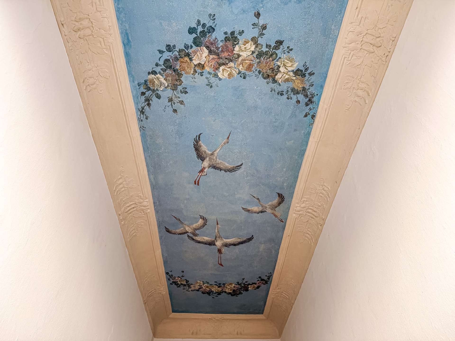 Deckenmalerei im Hauseingang