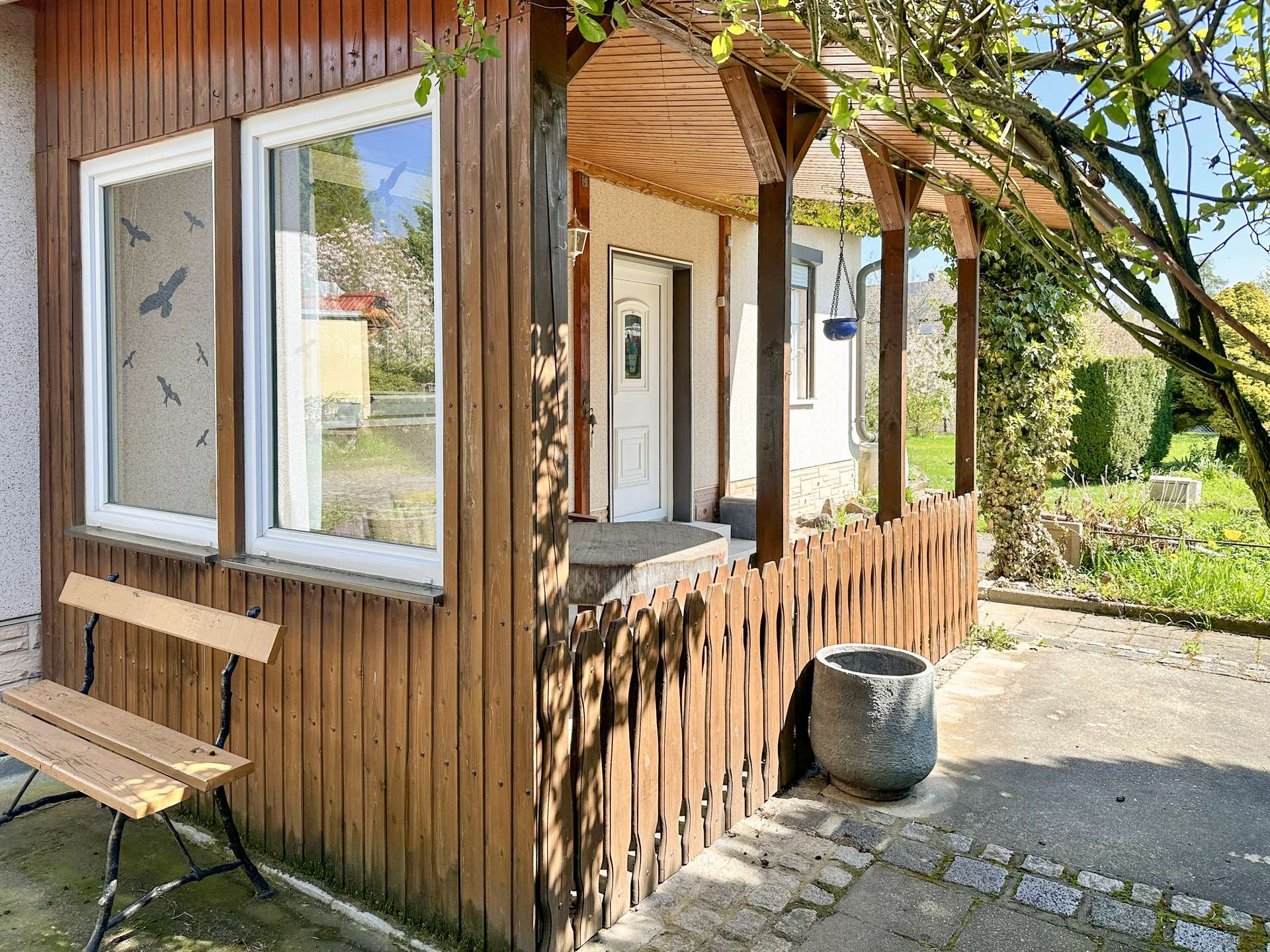 Überdachter Eingangsbereich