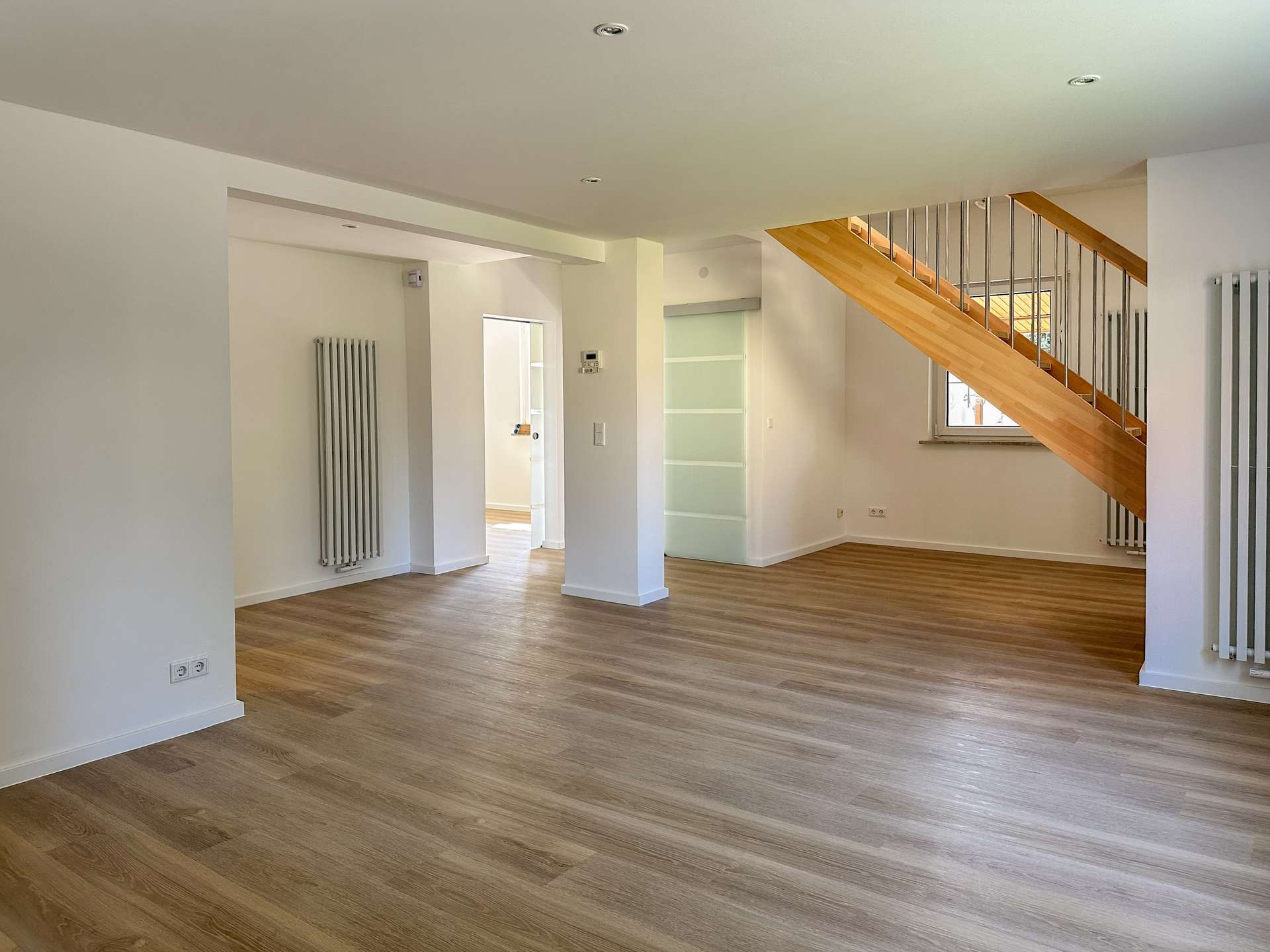 Großer Wohnbereich mit Küche