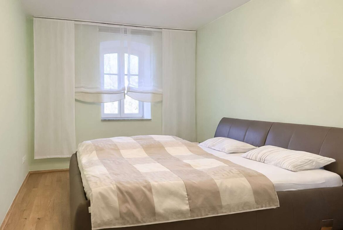 Geräumiges Schlafzimmer