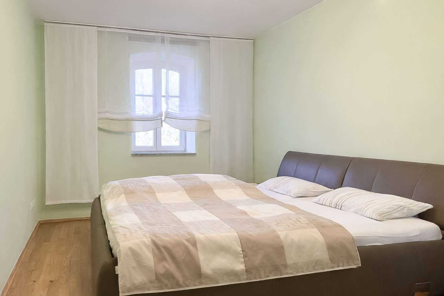 Geräumiges Schlafzimmer