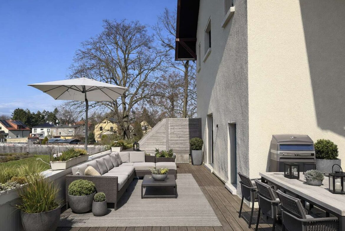große Terrasse - KI generiert