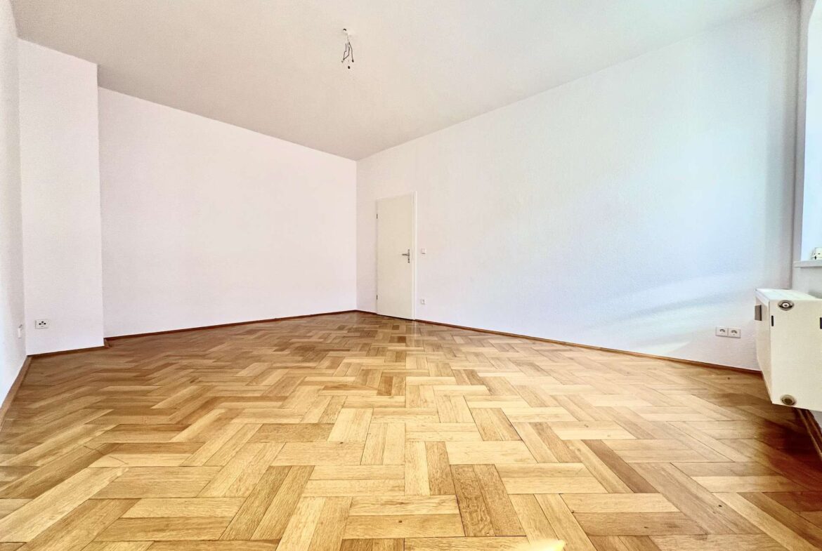 Geräumiges Wohnzimmer