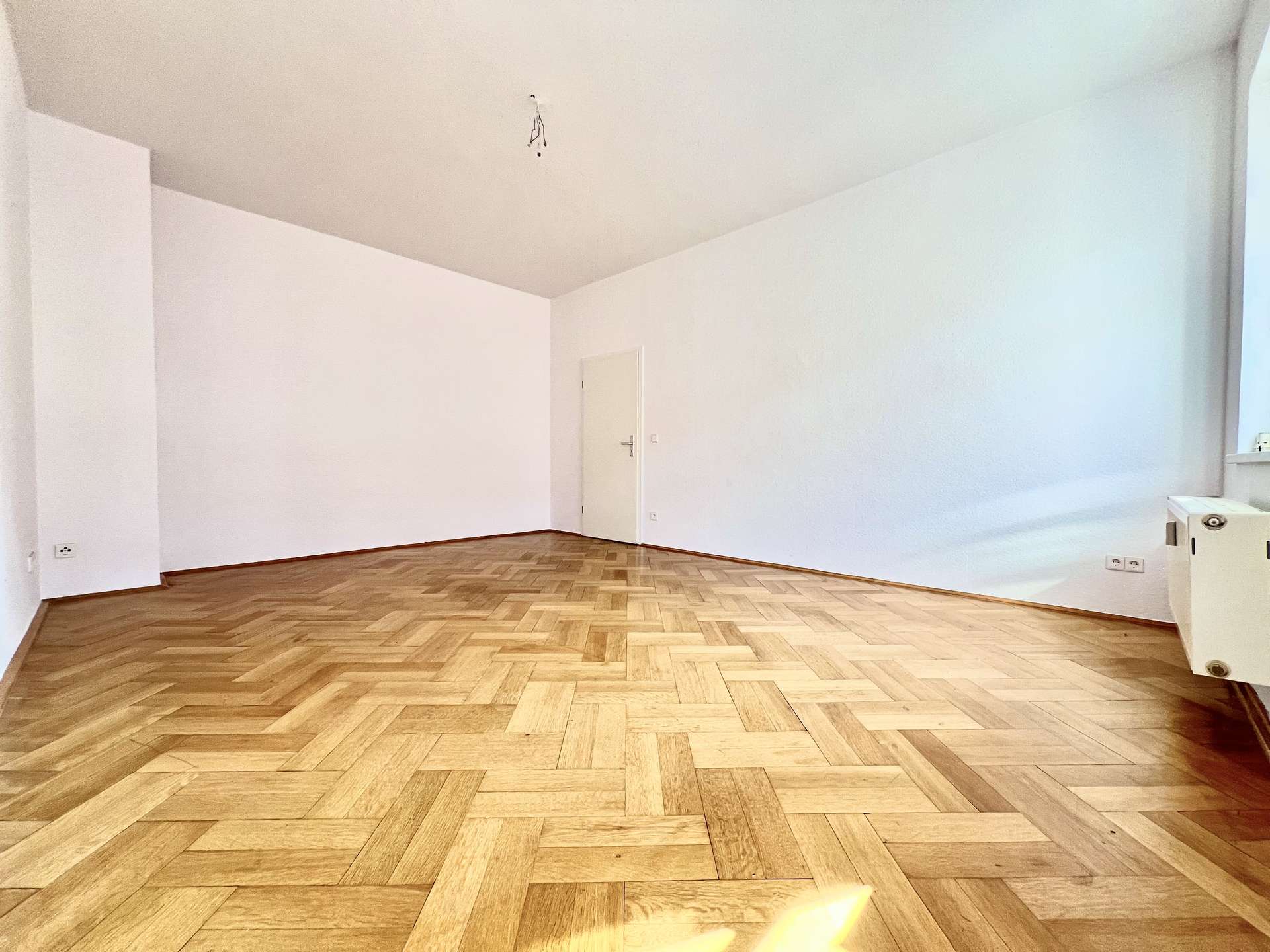 Geräumiges Wohnzimmer