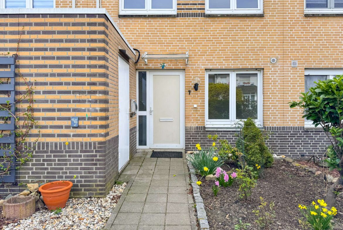 Hauseingang mit Schuppen