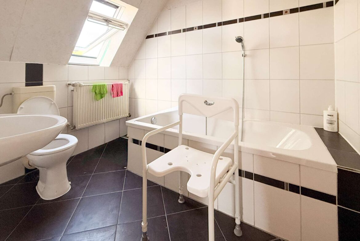 Badezimmer mit Wanne