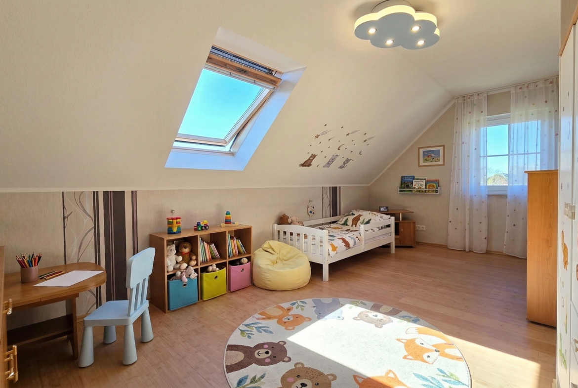 Kinderzimmer (dig. möbliert)