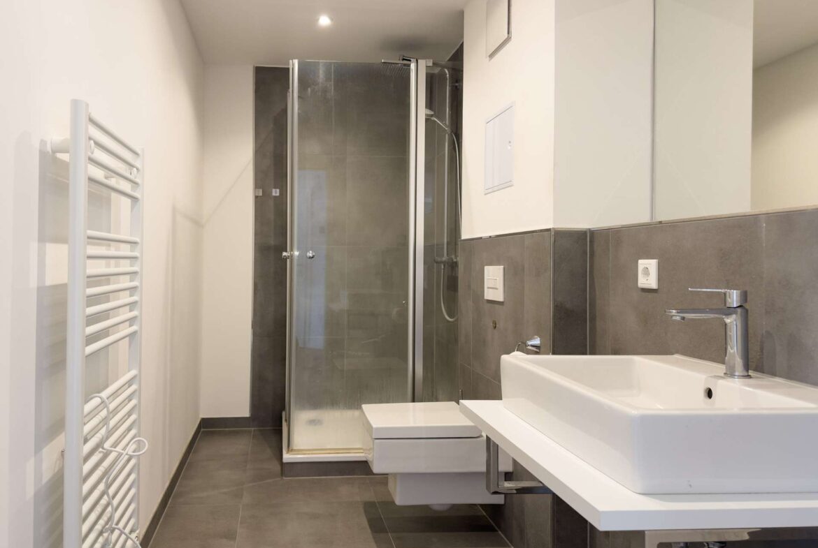 Bad mit ebenerdiger Dusche