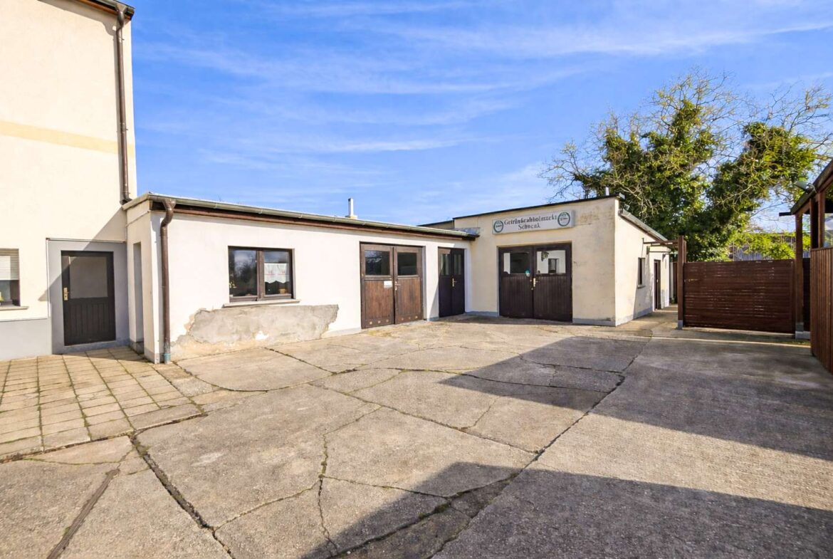 Zahlreiche Nebengelasse