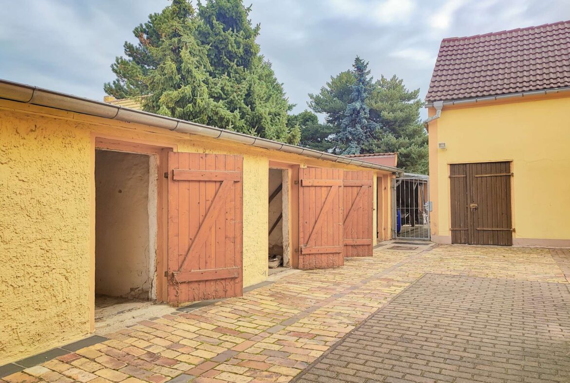 Nebengelass und Scheune