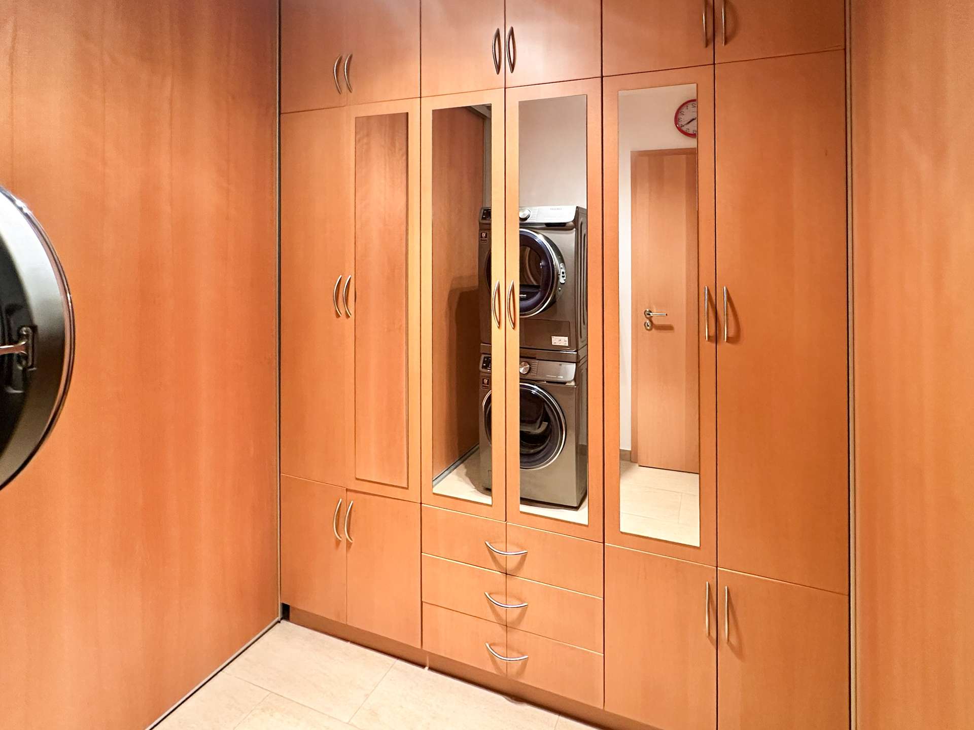 Maßangefertigter Schrank im HWR