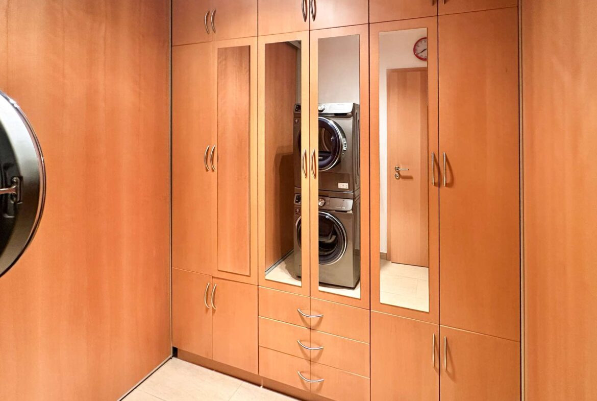 Maßangefertigter Schrank im HWR