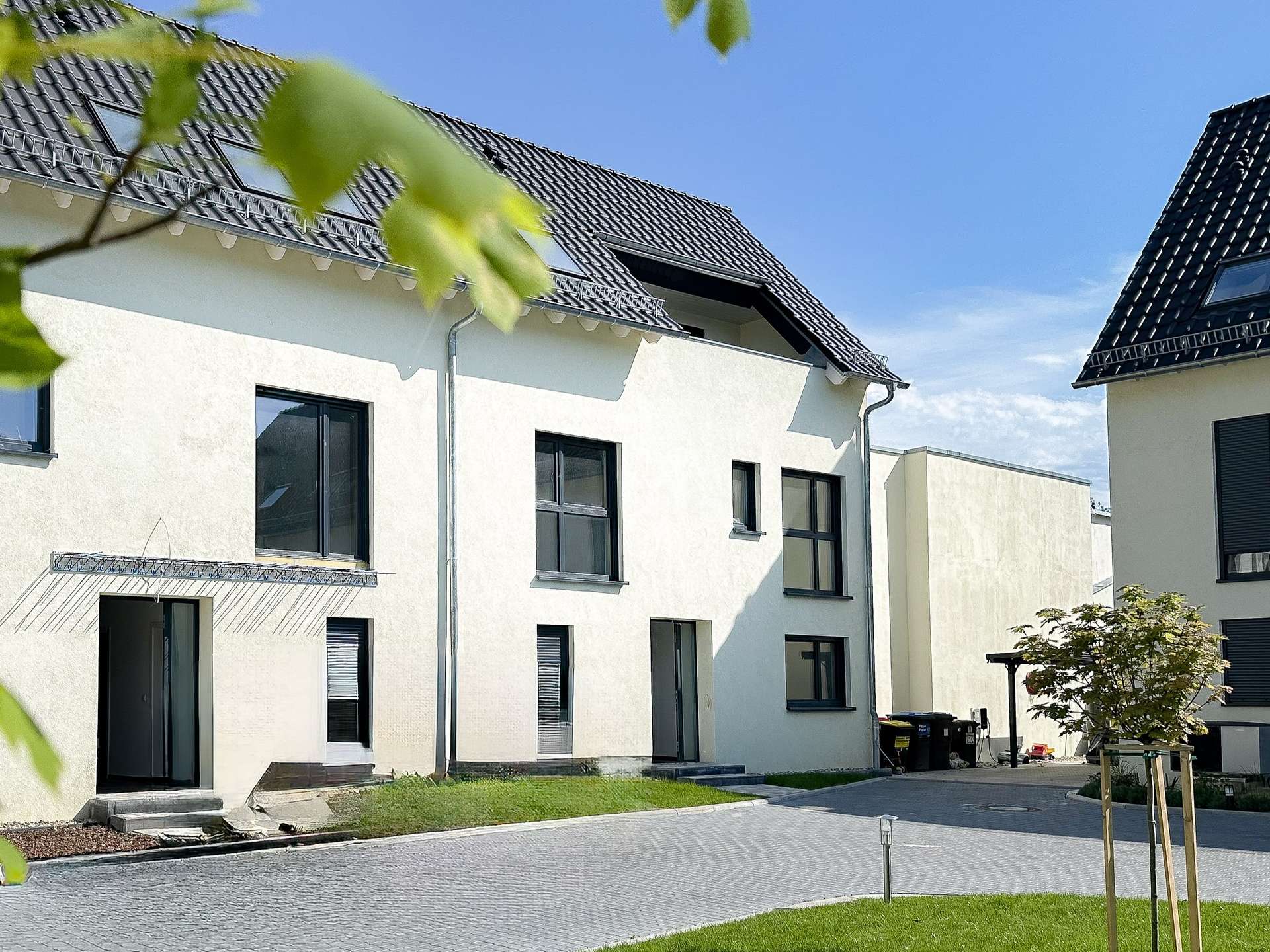 Neubau-Haus zum Erstbezug