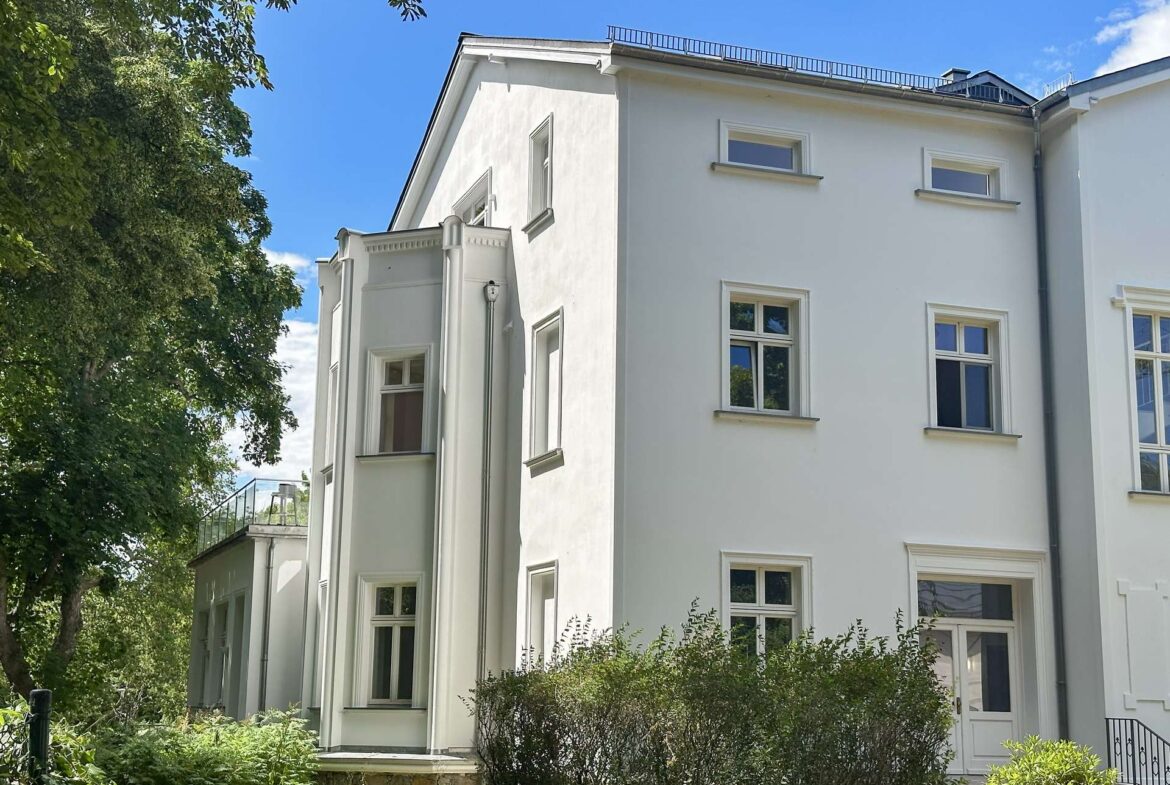 Seitenansicht der Villa