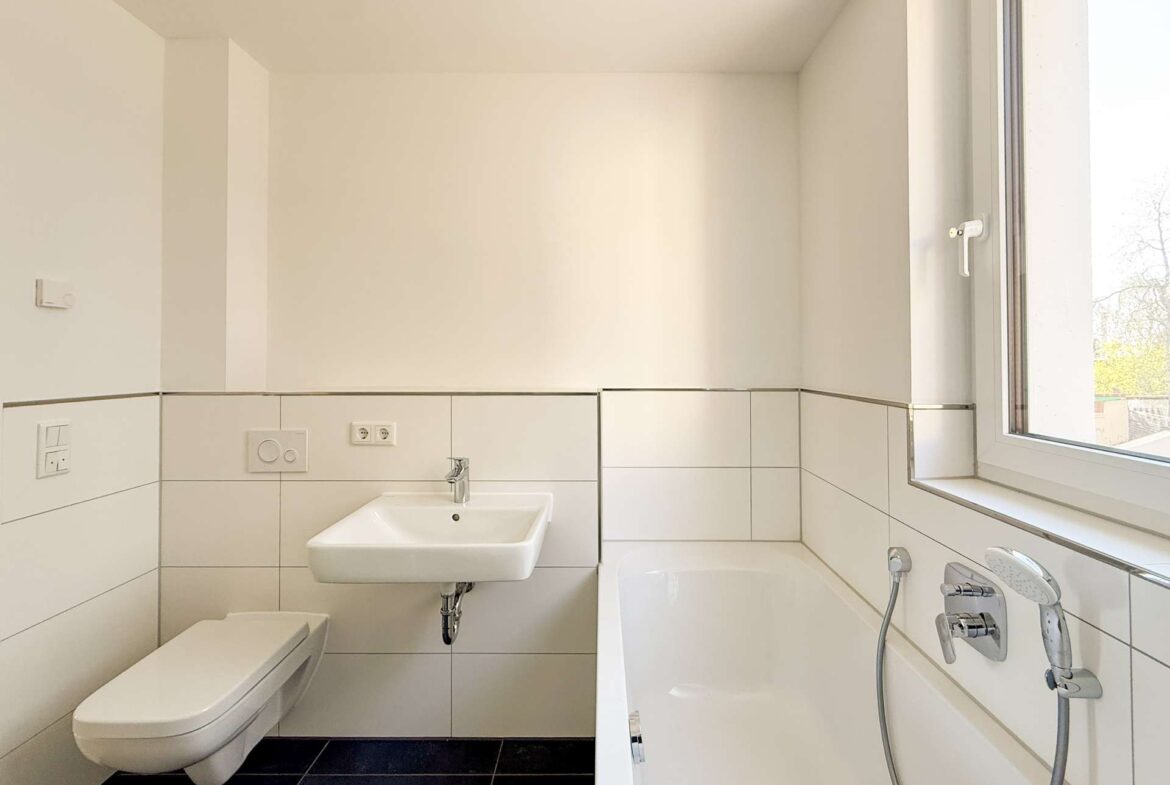 Tageslicht-Bad mit Badewanne