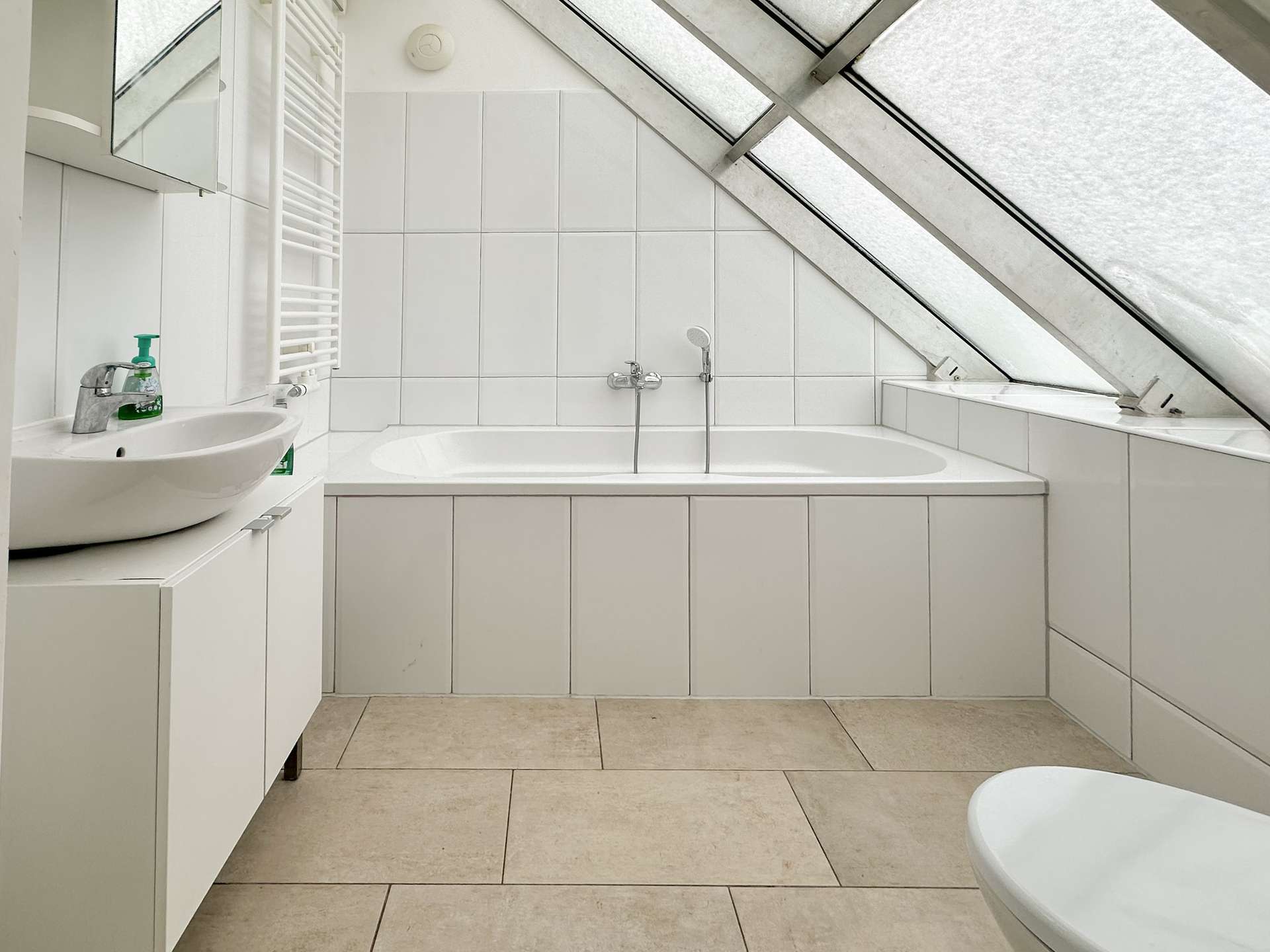 Helles Badezimmer