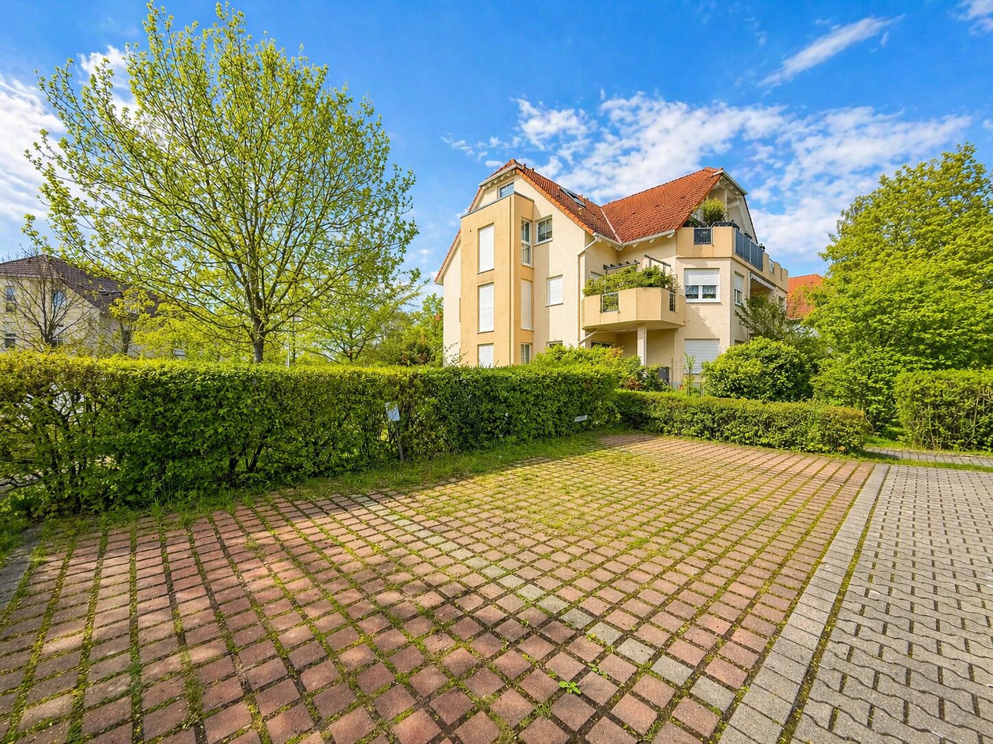 Stellplätze zum Haus
